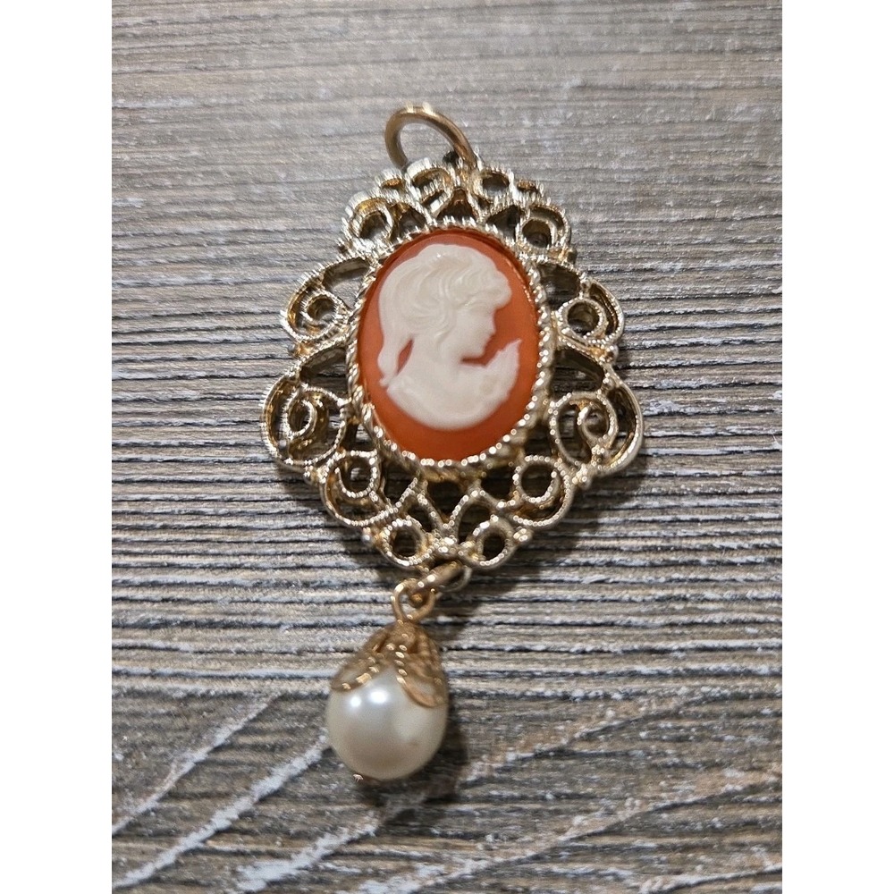 Vintage Sarah Coventry Designer Embossed Cameo Lady Necklace Pendant